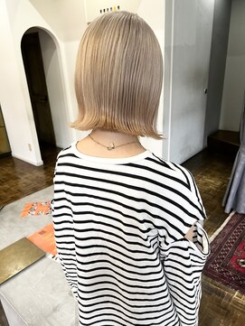 ヘアーアイスカルテット(HAIR ICI QUARTET) 透明感抜群♪ダブルカラーブリーチミルクティーベージュ