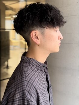 サーカス(circus)の写真/メンズもトレンドのパーマでスタイリングも簡単。透明感カラーでカッコ良く。繊細なカット技術が好評です◎