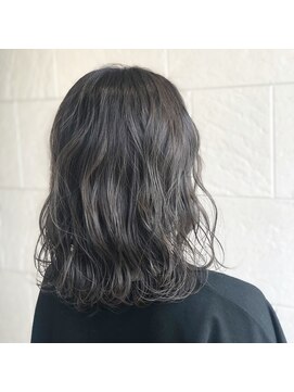 ワイ(Y.) ダークグレージュ