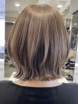 ソワネ 表参道(soigne)&nbsp;表参道白髪ぼかしレイヤーボブウルフショートボブアッシュグレー