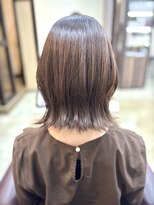トレセッテ(tre sette)&nbsp;ワンレングスベース/外ハネミディアムスタイル
