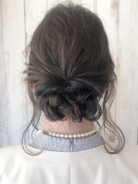 イール(iIIL) 【iIIL hair lounge】おくれ毛こなれ感シニヨン