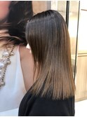 美髪を叶える艶髪美容師、吉野の【髪質改善グロスストレート】