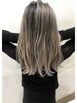 トルネード(TORNADO)&nbsp;外国人風ハイライトバレイヤージュシャドウルーツ グレージュ