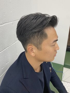 ウェルネス(Wellness) ナチュラルオールバックショットヘアー