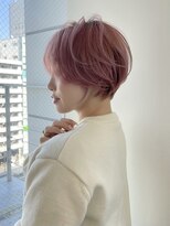 イヴォークトーキョーオーサカ(EVOKE TOKYO osaka)&nbsp;丸み おしゃれ 小顔 抜け感 ショート ピンクカラー ダブルカラー