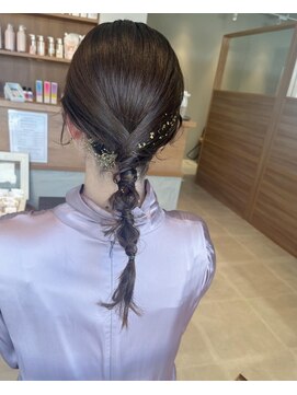 スーリール 箱崎店(Sourire) タイトローポニーアレンジ