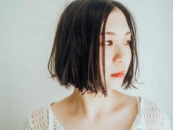 ウタシロイロ(uta shiroiro)の写真/“白髪を隠す”から、“活かす”時代へ。utaのグレイカラーは、上品さと抜け感が絶妙。