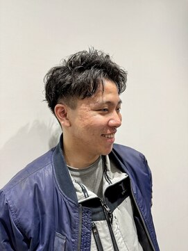 くせ毛を活かしたメンズベリーショート/アップバング