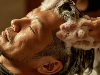 ヘアーモードキクチ 日本橋三越前店の写真/【個室あり!ヘッドスパ+カット7700円～】疲れや頭皮汚れを落としてスッキリしてみませんか？