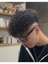 イーラ アメ村店(era)&nbsp;カーリーパーマ　ツイストスパイラル眉カットメンズパーマ