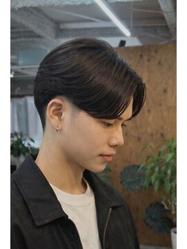 イシ(isi) 曲がる縮毛矯正/メンズ縮毛矯正/センターパート/門真