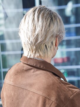 アルファ 新宿(alpha) フェザーパーマ/ブルーブラック/刈り上げセンターパート[新宿]