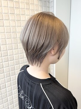 リグ 横浜(Lig.) ミルクティーベージュブリーチダブルカラーショートレイヤー横浜