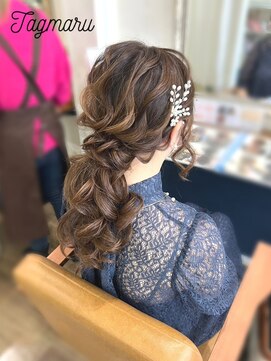タグマル 立体ウエーブのポニーテール