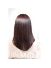 UPTOGLOSSはエイジング（老化）の進行を水素の力で抑え、抜毛や白髪抑制効果がある最高級の髪質改善