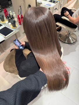 ガリカ 蔵前(Gallica) うる艶髪ストレートヘアに柔らかく透けるベージュカラー