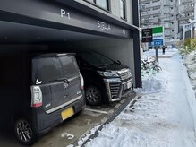 ディスイズバーバーフォース(THIS IS BARBER 4th)の雰囲気（※無料駐車場2台完備（右側の2台どちらもご利用可能です））