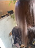 ピンクベージュ