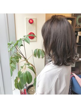 デフィー(DEFY) グレージュカラーのミディアムスタイル