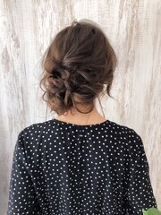 『estrela』大人可愛い編みこみヘアアレンジ