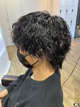 エヌプラス(N+) 刈り上げセンターパートサーフカールブルーブラッフェザーパーマ