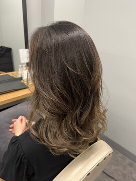 ナンバー ブラオ 名古屋栄(N° blao) グラデーション　外国人風バレイヤージュ　アッシュベージュ