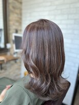 アトリエナガノ(atelier nagano)&nbsp;ニュアンスカラー/センターパート/ツヤ髪スタイル/ブルージュ