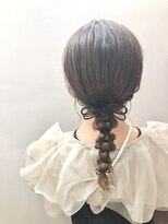 お呼ばれ　アレンジ　結婚式編み下ろしタイトめアレンジ紐リボン