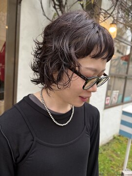 ロッソサンテ(rosso sante) オン眉バングで魅せるエアリーショートウルフ