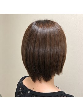 ウイバイファースト(u'i by first) ツヤ感たっぷりの美髪ボブスタイル
