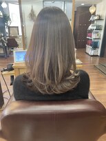 レイラバイアフロート 吉祥寺(Lila by afloat)&nbsp;ローレイヤーでくびれヘア／20代30代40代