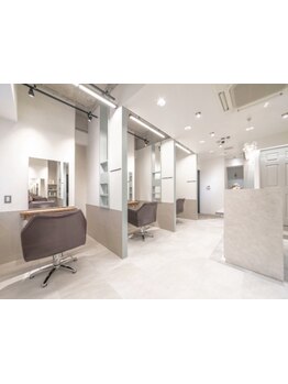 大人の女性からも大人気◎落ち着いた店内で最上級の髪質改善を【髪質改善/縮毛矯正】