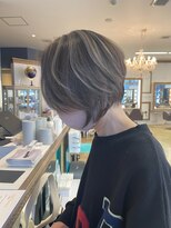コワファースト 大分(COIFF1RST) ハイライトカラー!白髪ぼかしショートボブ