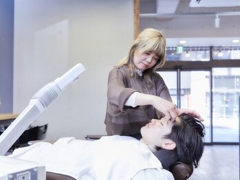 ロバーツ 立川(ROBERTS)の写真/プロのシェービングで、清潔感を手に入れませんか？眉やヒゲのお手入れもお任せ◎<理容室><MEN'S>
