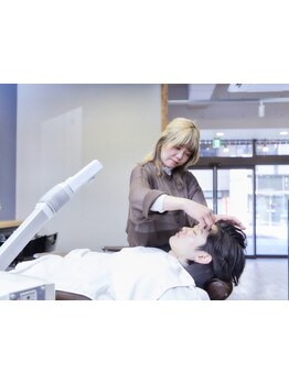 プロのシェービングで、清潔感を手に入れませんか？眉やヒゲのお手入れもお任せ◎<理容室><MEN'S>