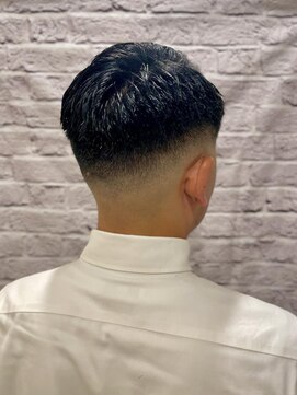 グレイスフル バーバープラチナム 六本木店(Graceful Barber platinum) 七三サイドパートフェードショート