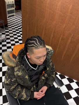 フランクス バーバー ウエストトウキョウ 吉祥寺店(FRANK’S BARBER WEST TOKYO) サーフカール刈り上げセンターパート波巻きツイストスパイラル