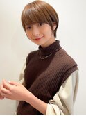 小顔マッシュショートレイヤーボブハンサムショートミルクティー