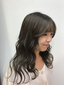 ネイヴィル(navile) 赤みゼロのシアーベージュ