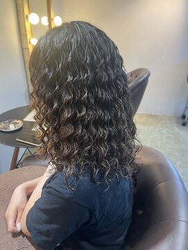 ビハインドザカーテン(BEHIND THE CURTAIN) ツイストスパイラルパーマ×セミロング波打ちパーマ