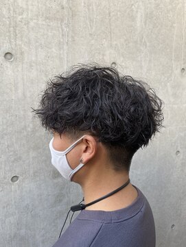 ウノプリールヴァモス(unopulir Vamos) 波巻きパーマ黒髪フロント重めマッシュツーブロック