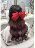 耳出さないねじりハーフアップ