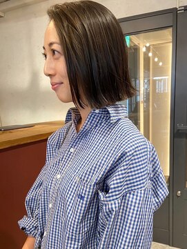 アトリエ(atelier.) オリーブベージュ　外ハネワンレンボブ　艶感スタイリング　30代