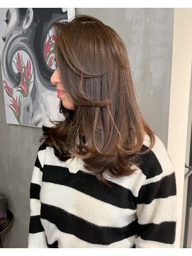 ブルックス 色気レイヤー　レイヤーカット　ロングヘア　顔まわりレイヤー