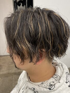 ココ 原宿(KOKO) □ハイライト#センターパート#メッシュ＃黒金＃白髪ぼかし