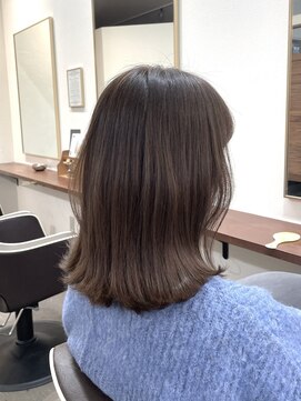 ポピイズ(POPPIES) ミディアムボブ【外ハネ　ベージュ】