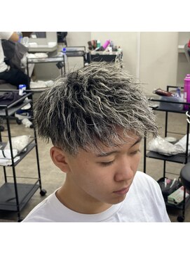 フライ 東通り店(Frei) ホワイトツイスト