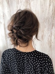 『estrela』大人可愛い編みこみヘアアレンジ