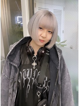 レコ 渋谷(LECO) 艶カラーワンレンボブホワイトプラチナシルバー